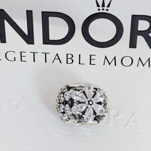 Pandora Sparkling Herbarium Cluster Round Charm S925 Sterling Silver with box